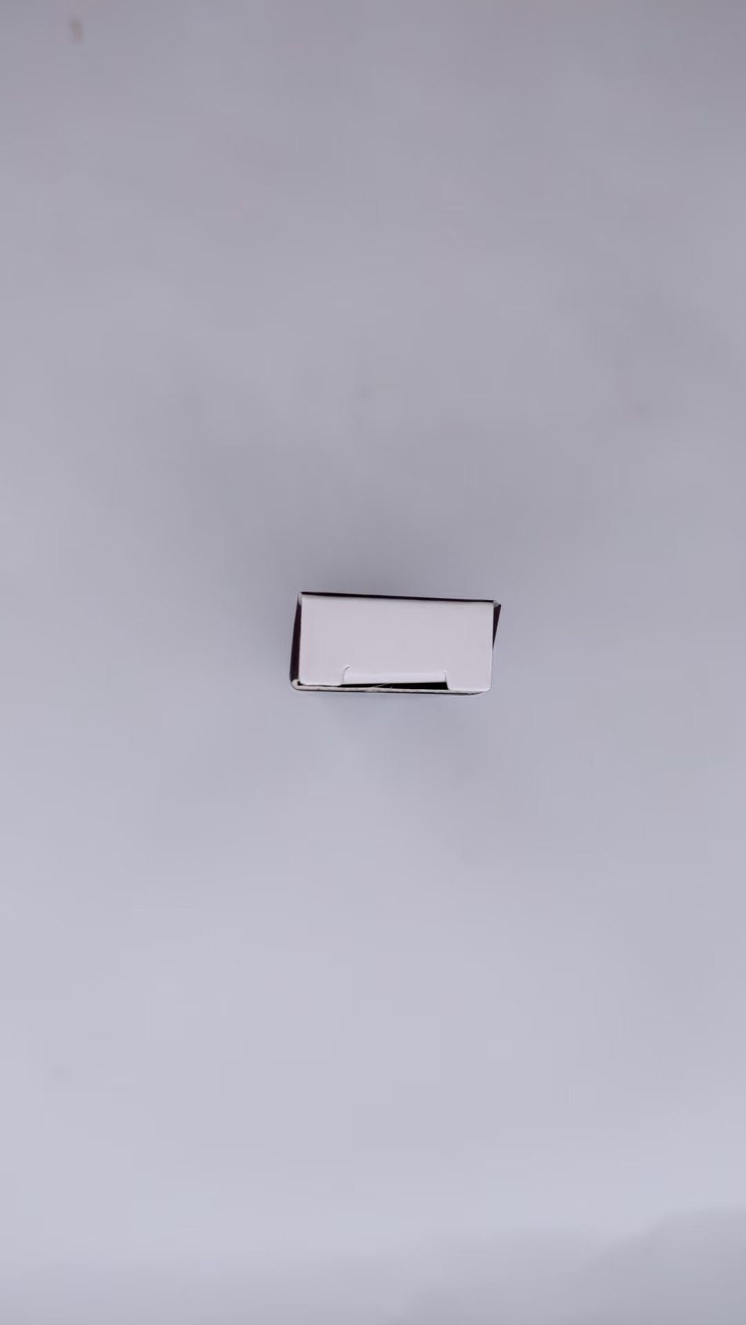 560640181